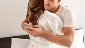 homens mandado mensagem traindo a mulher
