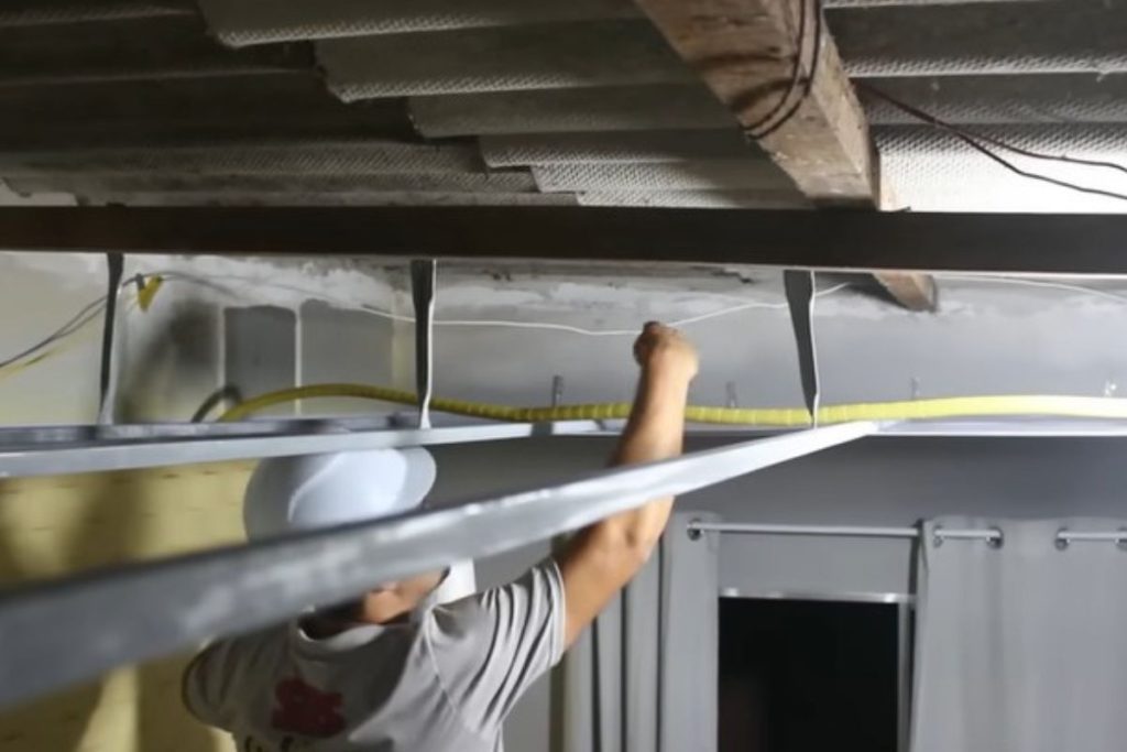 ⁠Pedreiro ensina como acabar com calor de casa sem precisar de ar-condicionado