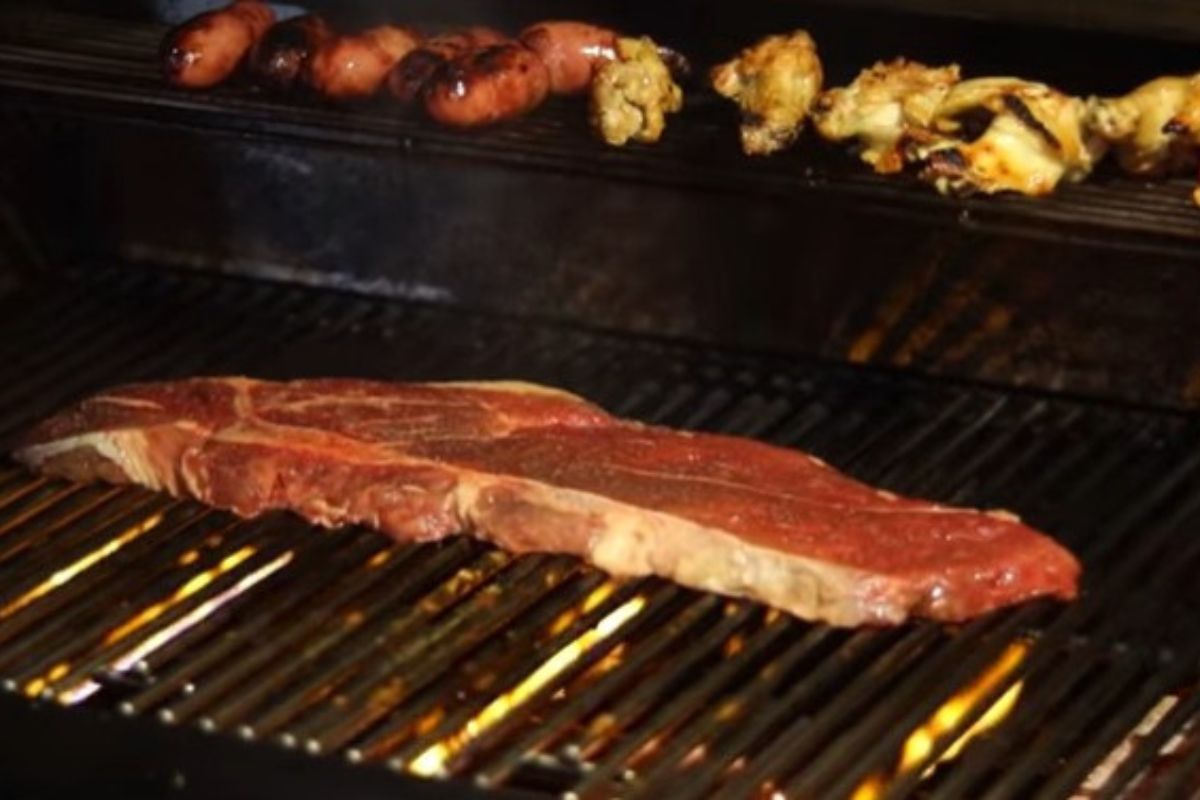 6 melhores carnes para fazer churrasco melhor que o dos restaurantes carne na churrasqueira