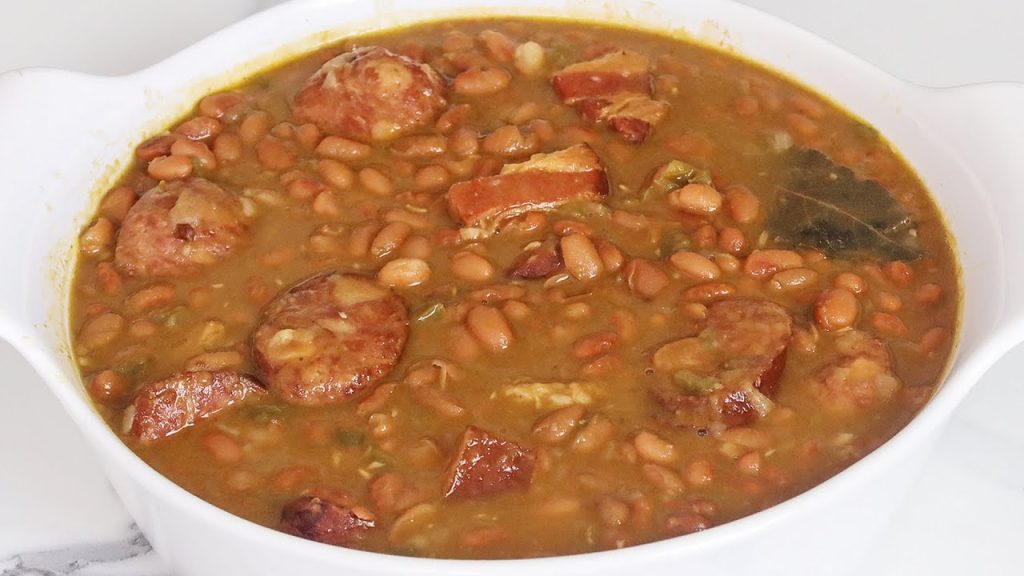 O segredo dos chefs para para temperar feijão e deixá-lo muito cremoso