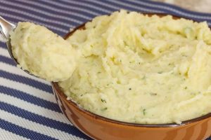 Não é leite, nem manteiga: o truque para deixar o purê de batata mais cremoso