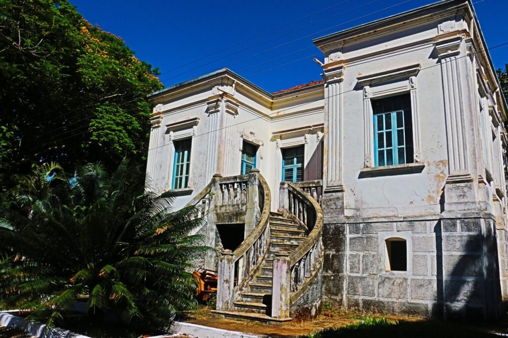 Conheça castelo com origens europeias escondido no interior de Goiás