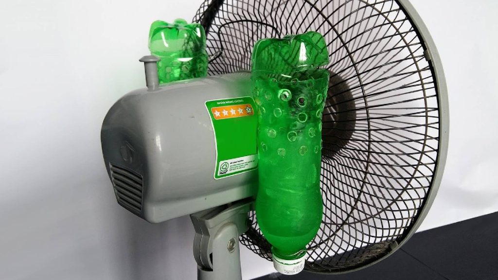 Ventilador e gelo são perfeitos para espantar o calor de casa