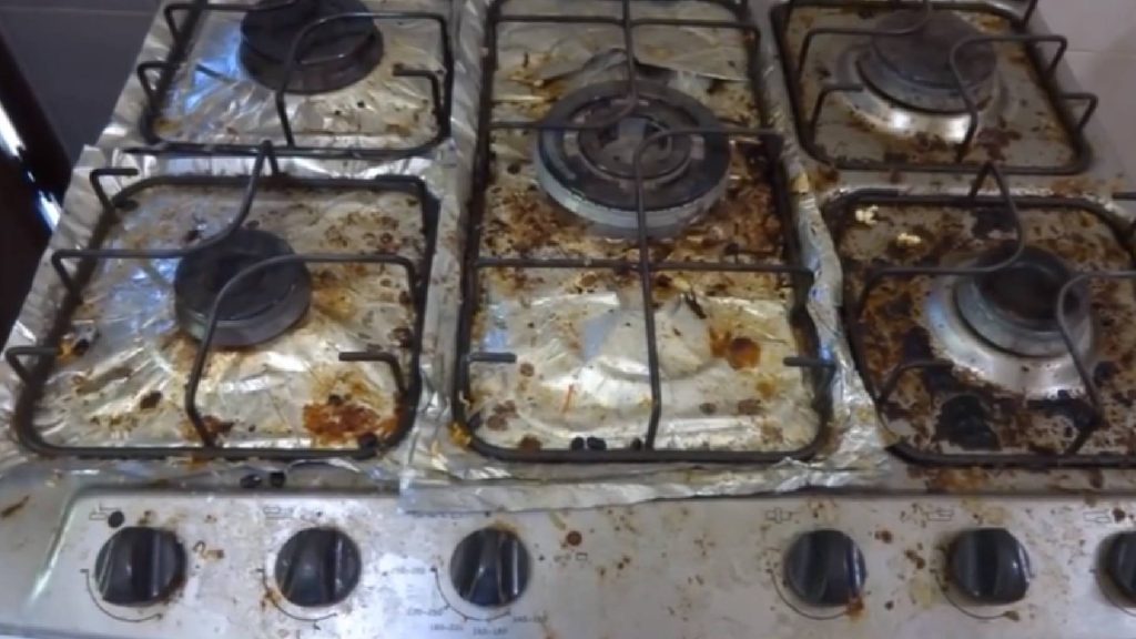 Fogão sujo é uma das coisas que não devem ser feitar no fogão e muitos fazem