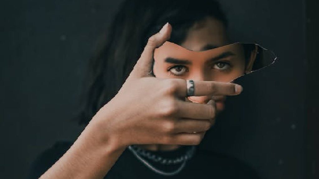 6 sinais que entregam que uma pessoa é mau-caráter