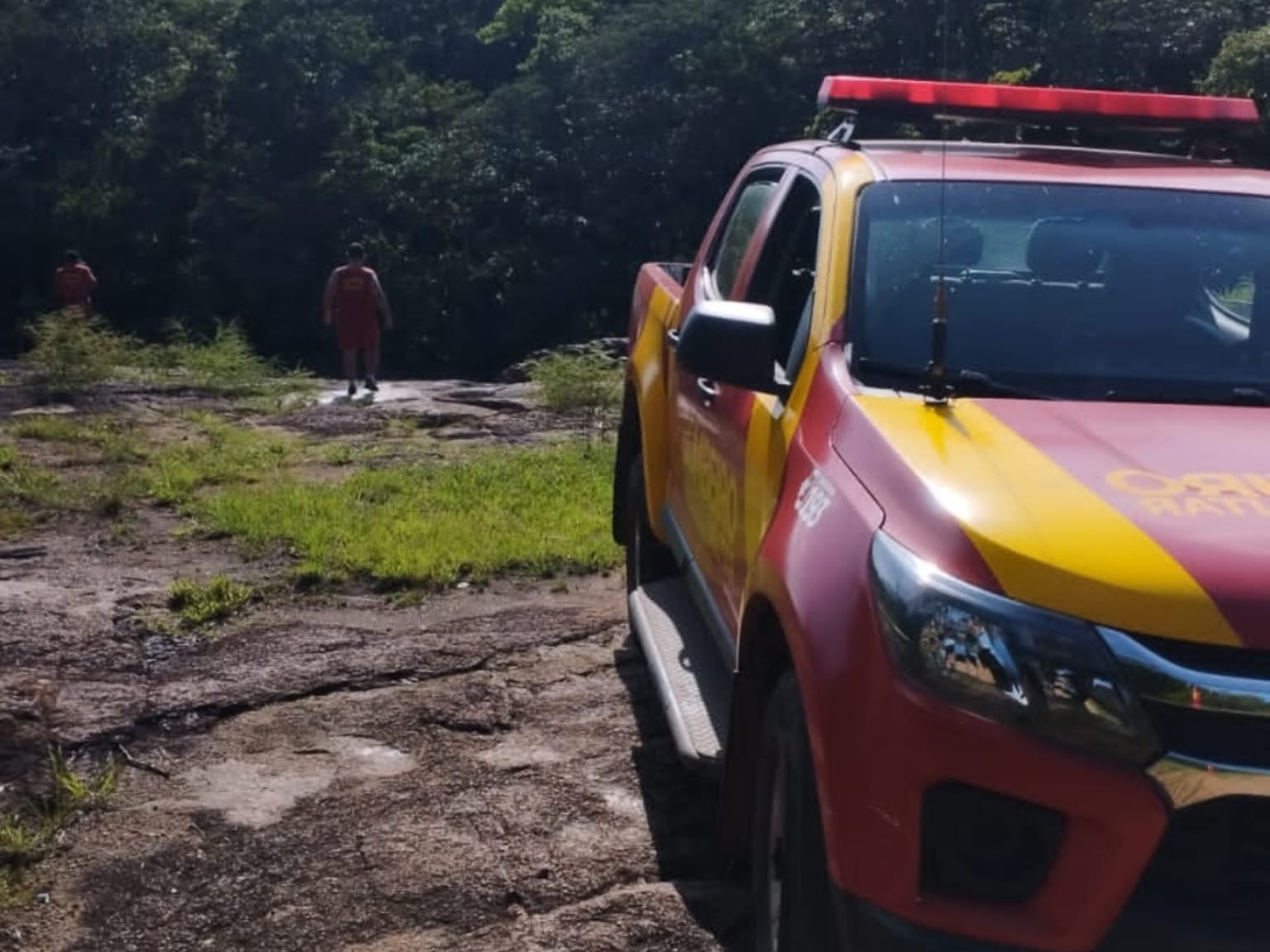 Bombeiros salvam garotinha de 2 anos que se afogou em ribeirão e foi encontrada já inconsciente