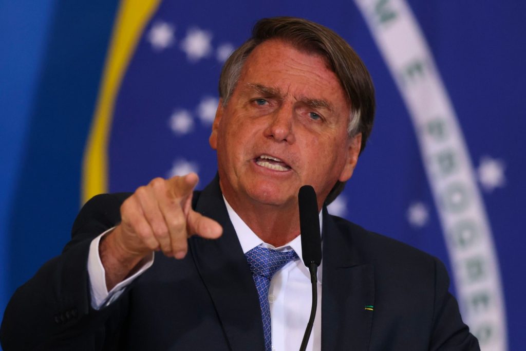 Bolsonaro pediu e aprovou mudança em minuta que previa golpe, diz PF