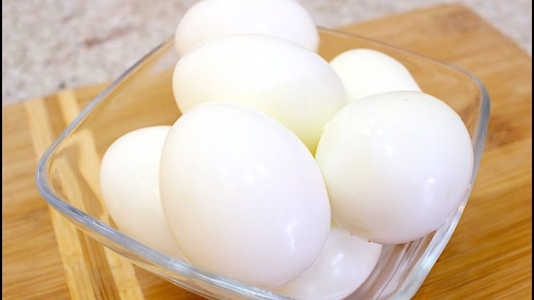 Esta é a forma mais simples e fácil de descascar ovo cozido