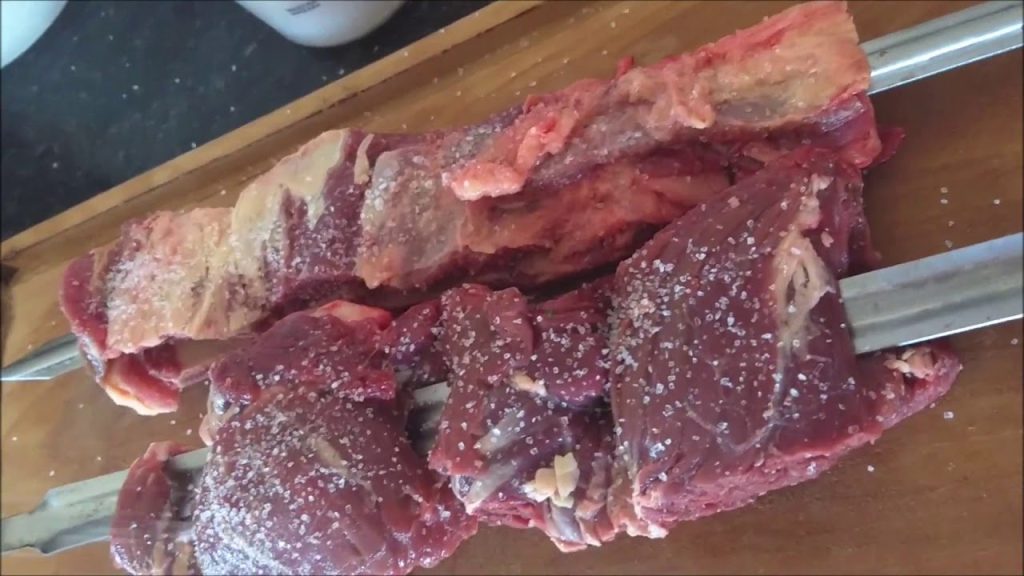 O segredo para deixar bem temperada a carne de churrasco