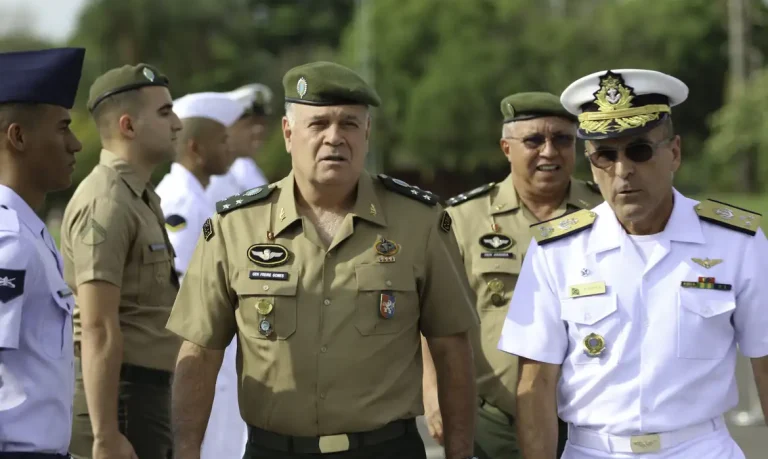 Ex-comandante do Exército confirma reunião com Bolsonaro sobre golpe