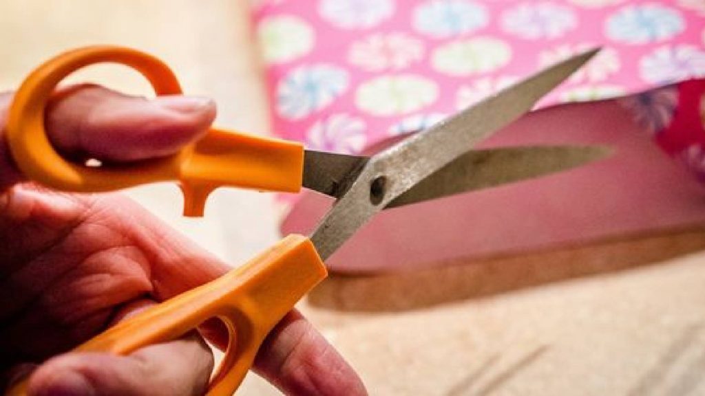 Tesouras guardadas abertas trazem azar