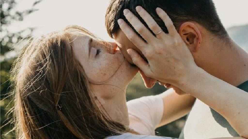 6 frases que todo homem deve dizer para elevar a autoestima de uma mulher