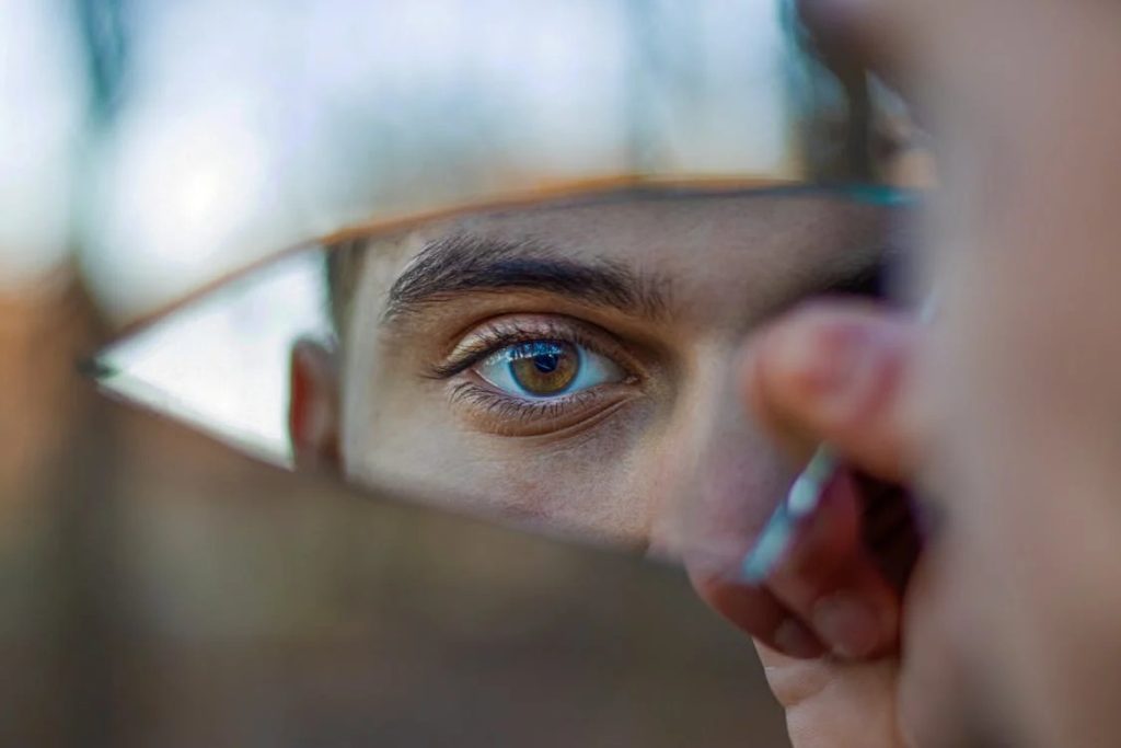 6 coisas que você deveria parar de fazer agora (elas atraem más energias)