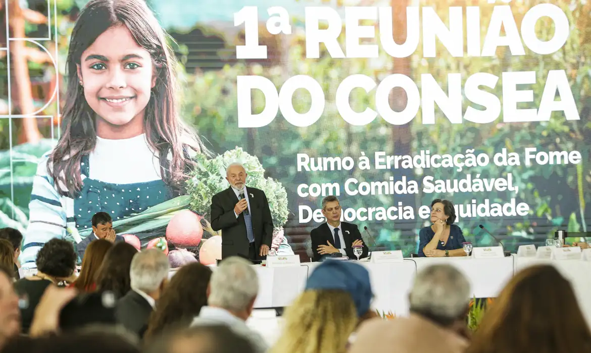 Lula regulamenta iniciativas para melhorar o acesso à alimentação