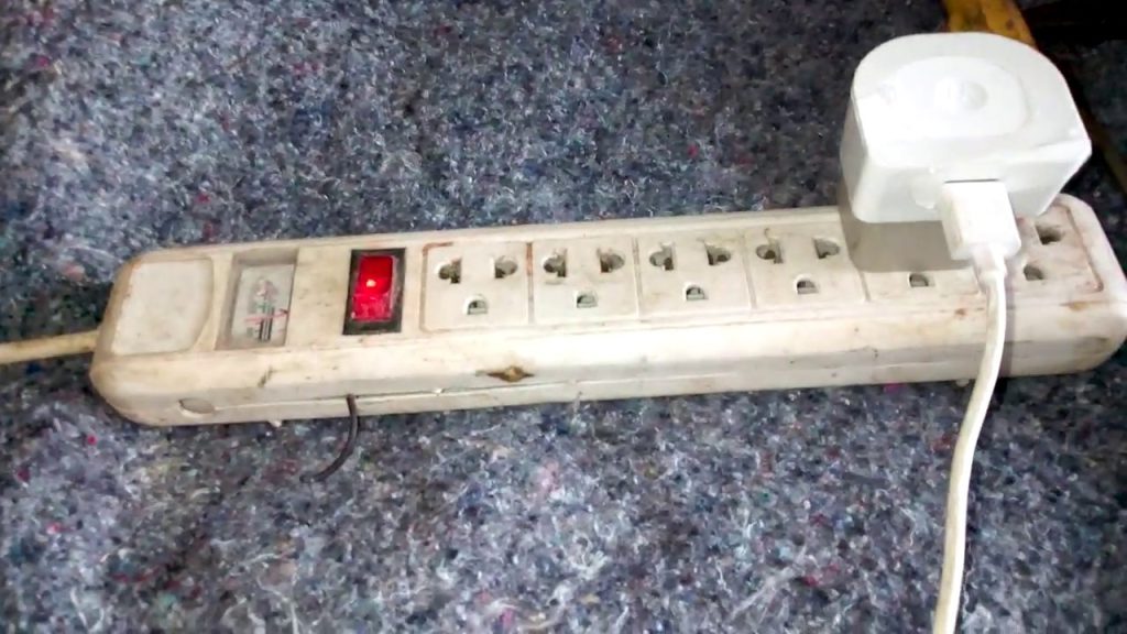 6 aparelhos que JAMAIS devem ser ligados na extensão (muitas pessoas insistem)