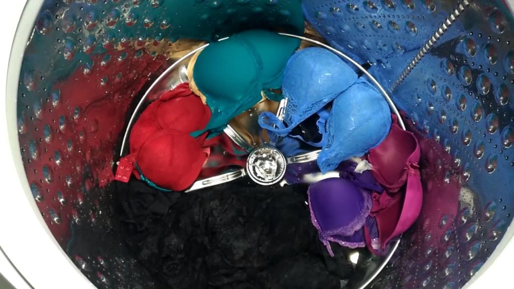 6 peças de roupas que possuem um tempo certo para serem lavadas