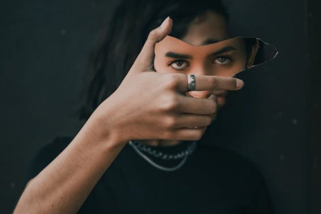 6 sinais de que a pessoa que namora com você consegue te manipular