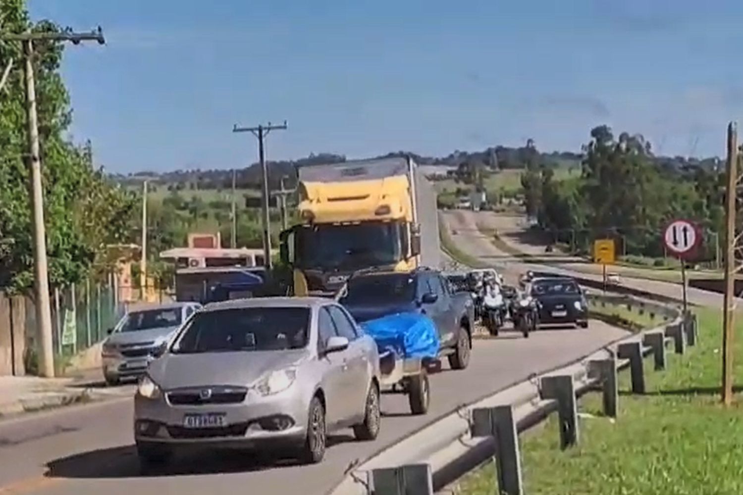 Queda de placa está causando enorme congestionamento na BR-153 e previsão de concessionária é desanimadora