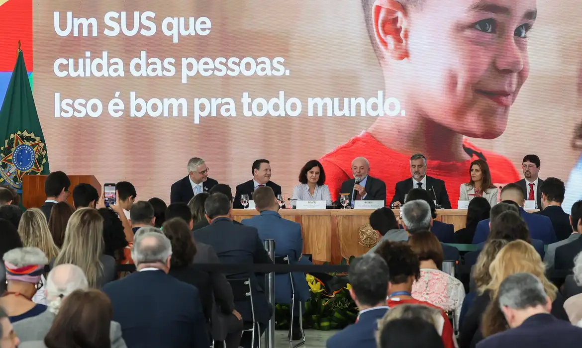 Saúde anuncia política para ampliar acesso a especialistas no SUS