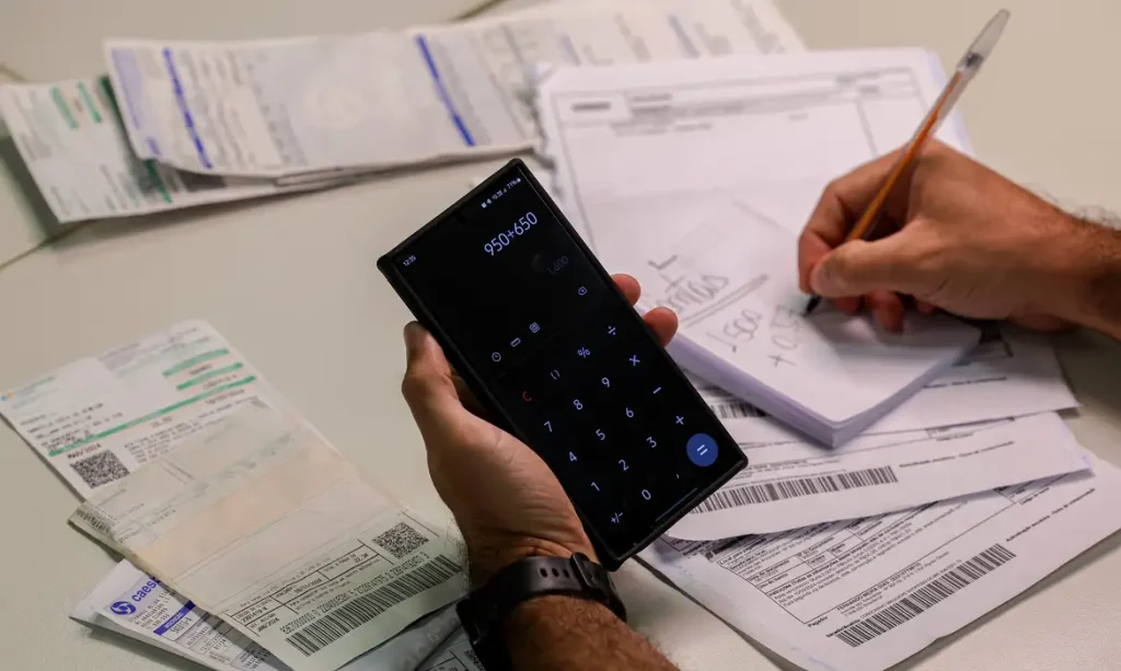 Compras em sites estrangeiros serão tributadas por novo imposto da reforma