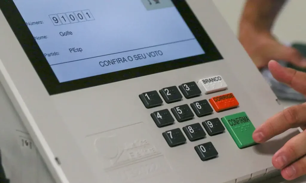 Jovens de 16 a 18 anos podem tirar 1º título de eleitor até 8 de maio fazer ou trocar