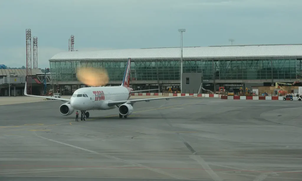 Ameaça de bomba no aeroporto de Brasília mobiliza PM e bombeiros