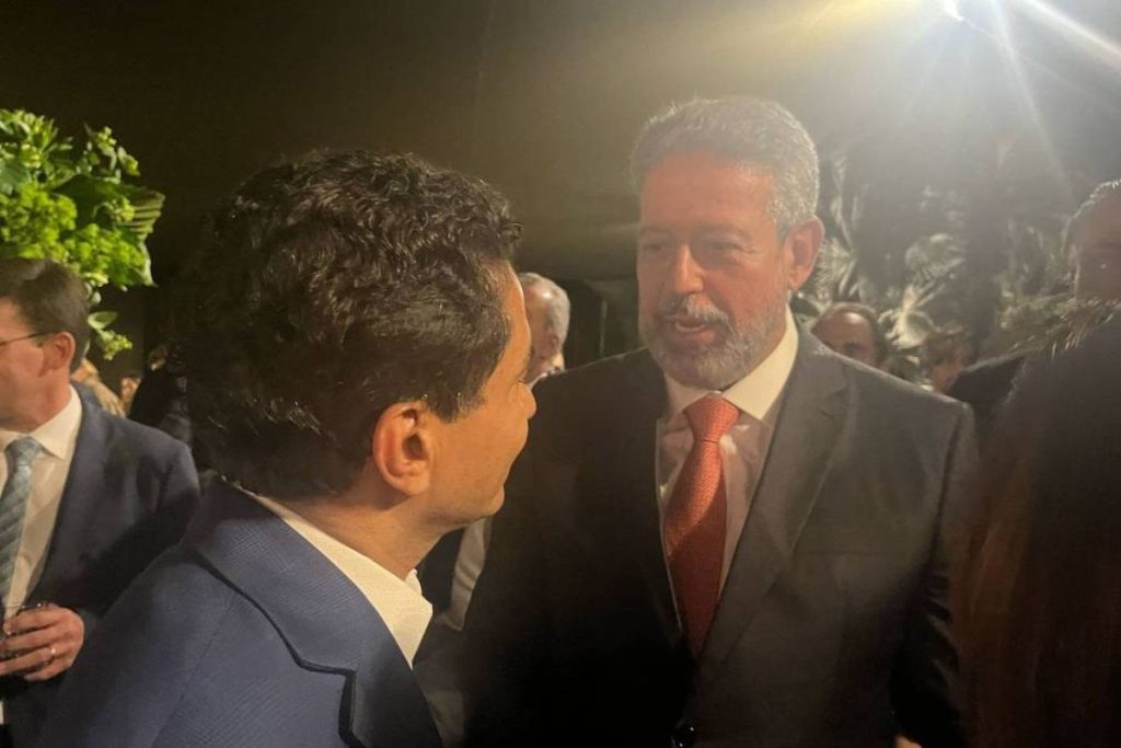 Candidato a suceder Lira reúne aliados de Lula e Bolsonaro em festa com tom de campanha