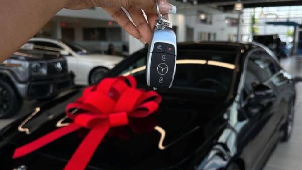 Carro de luxo é essencial para uma pessoa ser considerada rica