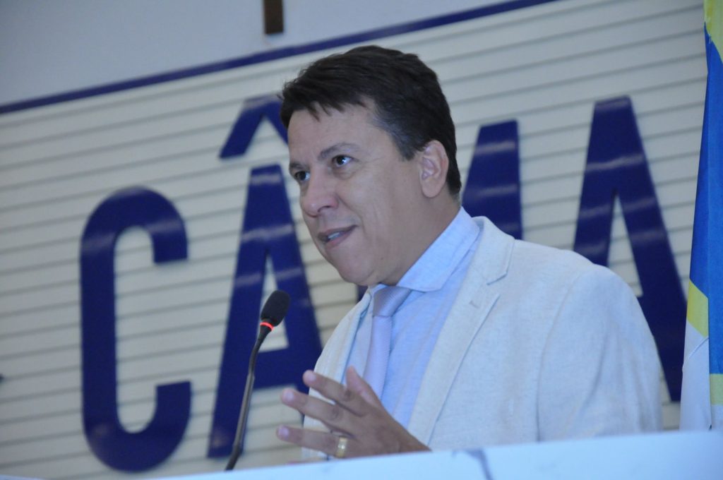 Vereador Hélio Araújo.