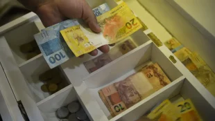 Brasileiros ainda não sacaram R$ 8,16 bi de valores a receber