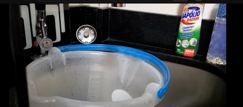 O piso da sua casa pode ficar brilhando e cheiroso com esse truque dos hoteis