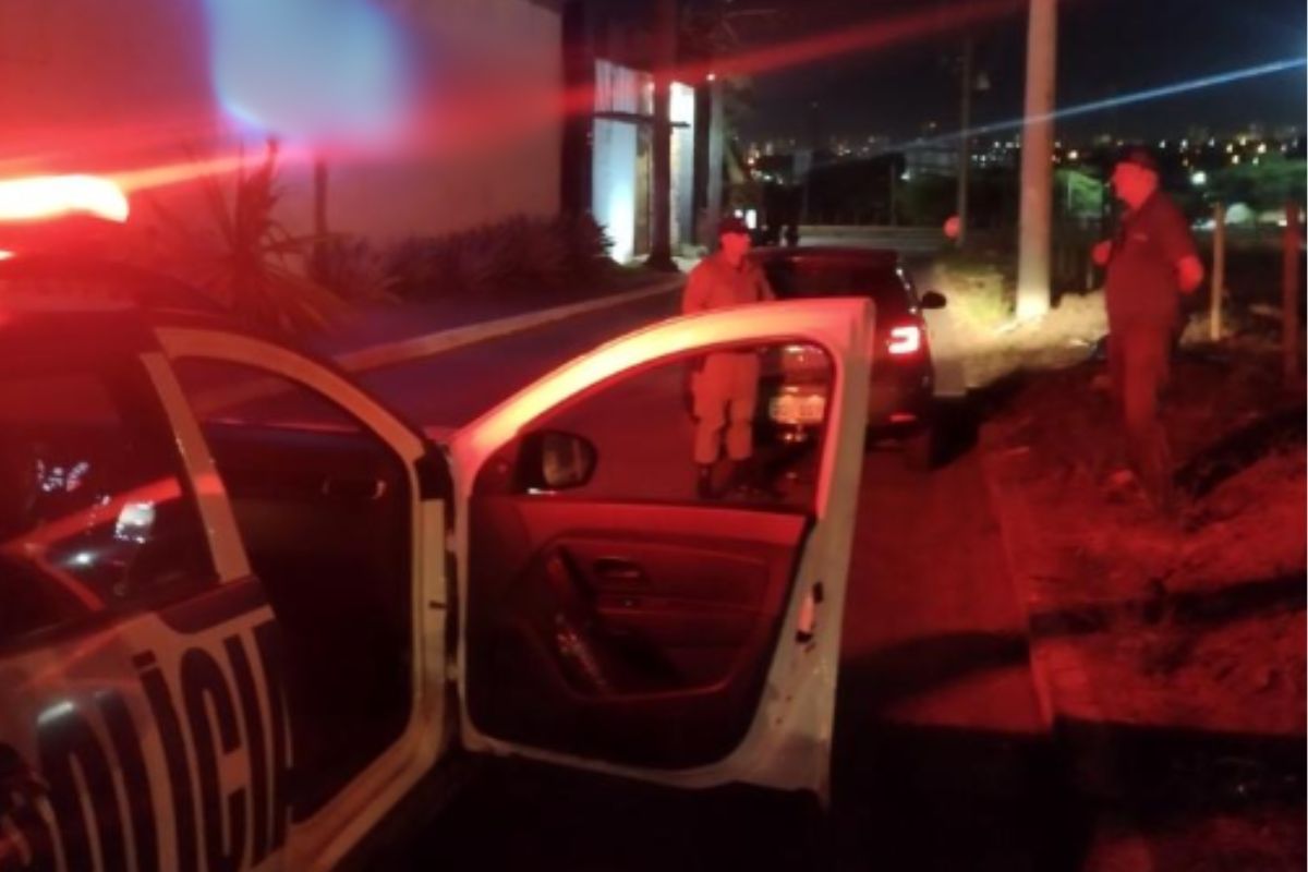 Idoso saca arma para travestis e polícia descobre outro crime em Aparecida de Goiânia