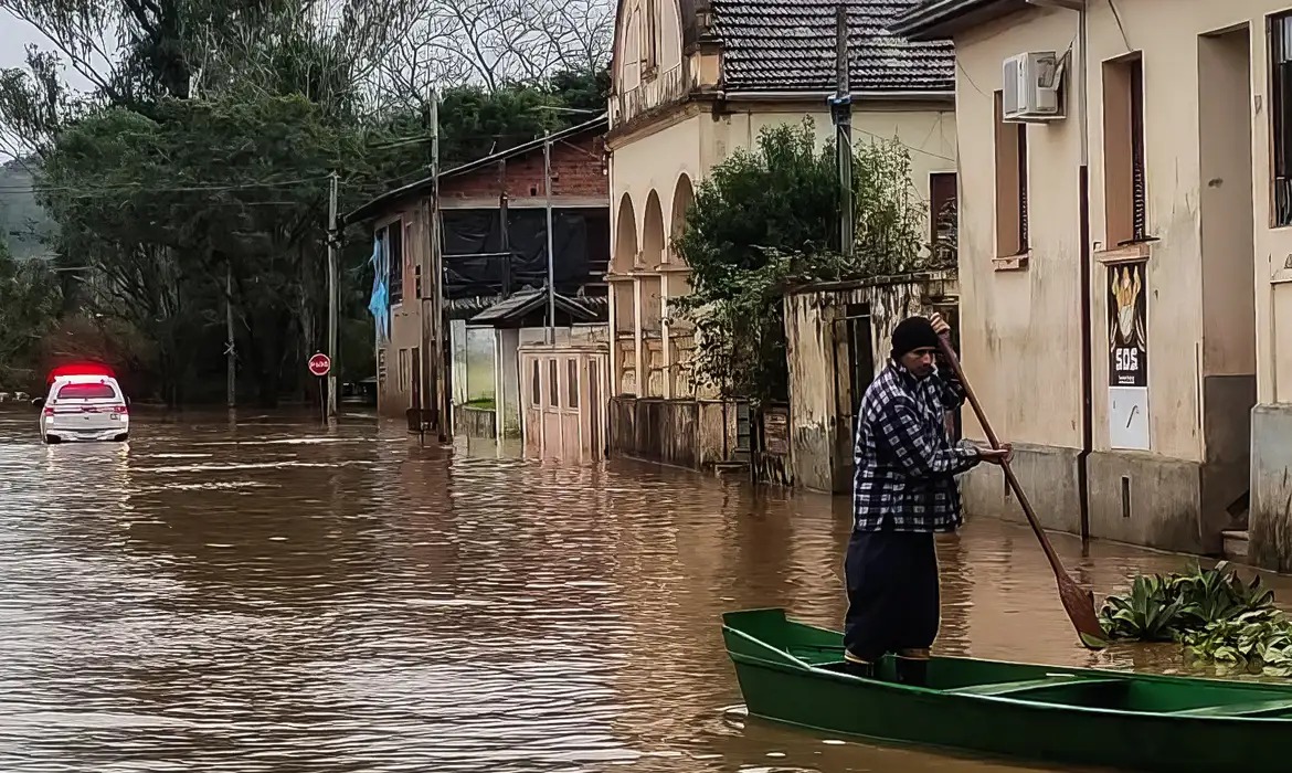 Com novo alerta de cheias, prefeitos do RS pedem que moradores deixem casas