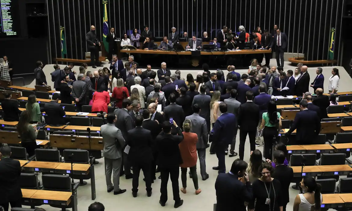 Congresso aprova alterações no Orçamento para facilitar apoio ao RS