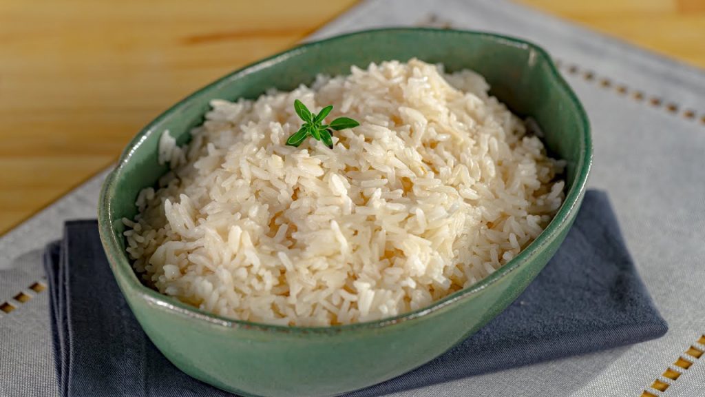 A técnica dos restaurantes para deixar o arroz soltinho e bem macio