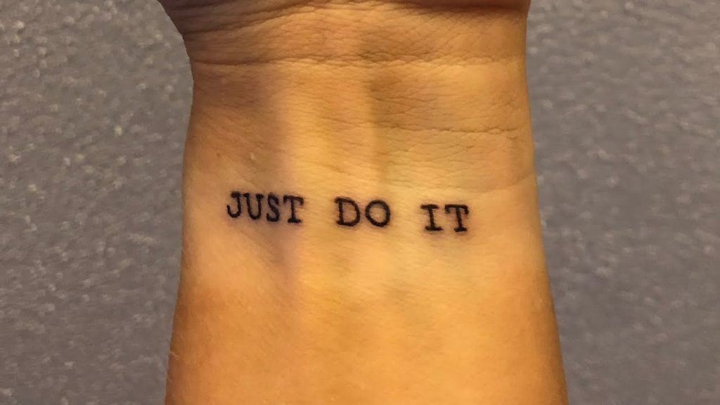 6 frases em inglês que os brasileiros veem quase todo dia, mas sabem o que significa