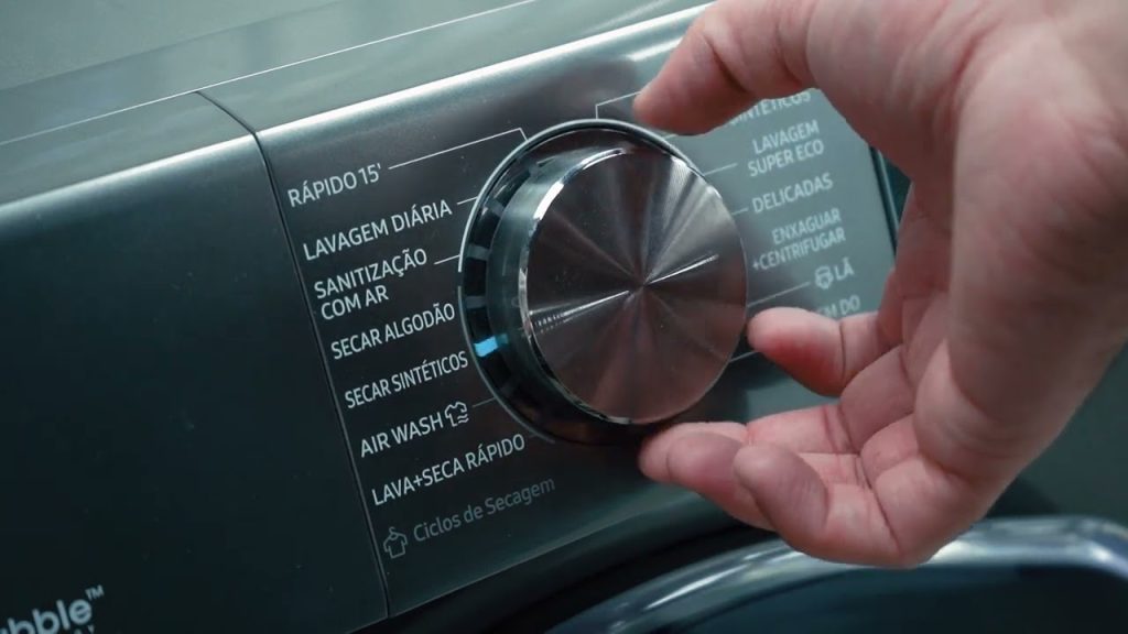 Especialistas explicam quando as roupas devem mesmo ser lavadas a seco