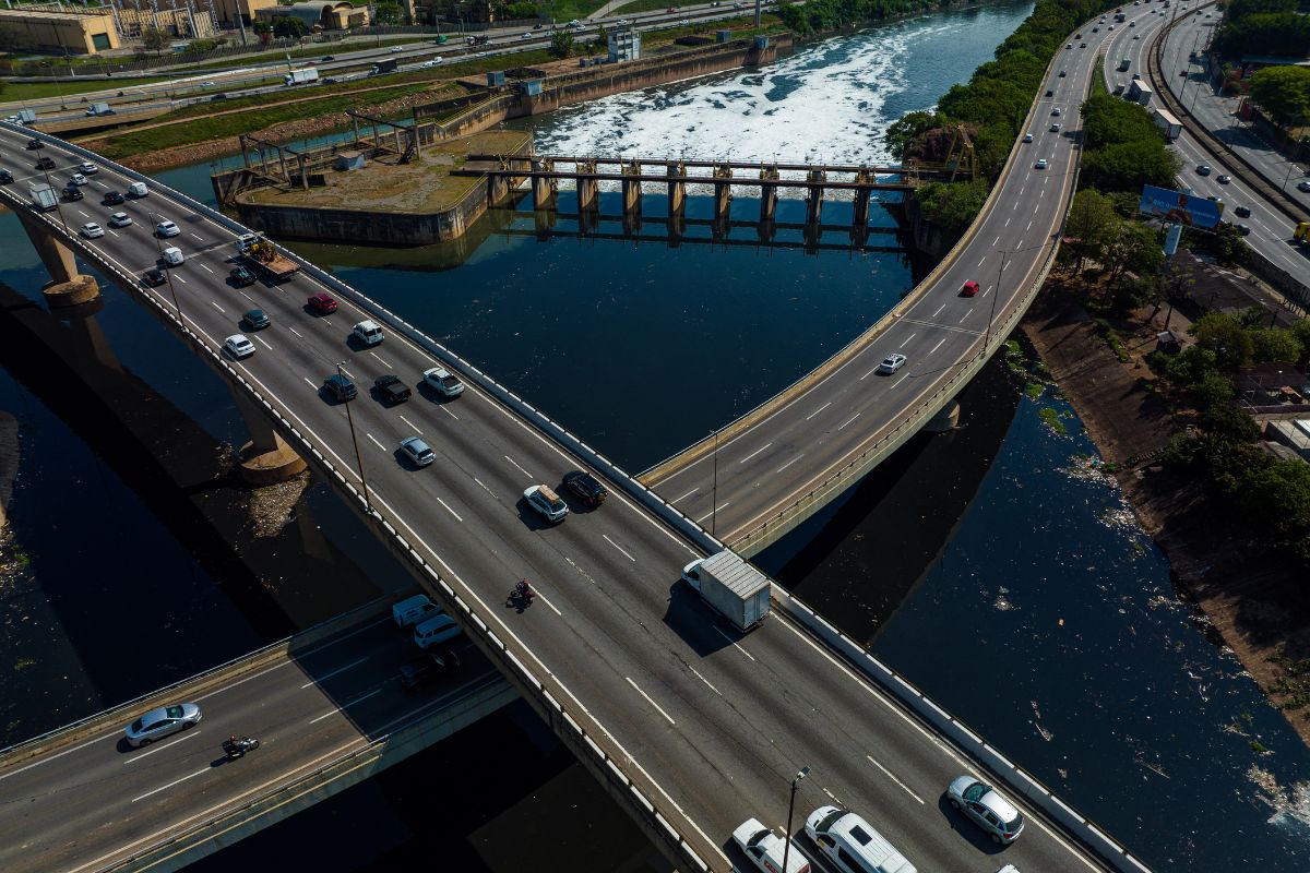 Rio Tietê, em São Paulo. (Foto: Danilo Verpa/Folhapress)