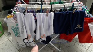 Adeus, prendedor de roupa: a nova peça para prender roupas no varal que vira tendência entre as donas de casa