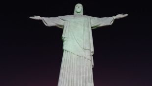Cristo Redentor, no Rio, veste hoje o traje típico da Coreia do Sul
