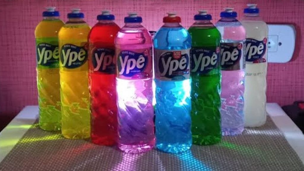 As cores dos detergentes escondem diferentes funções