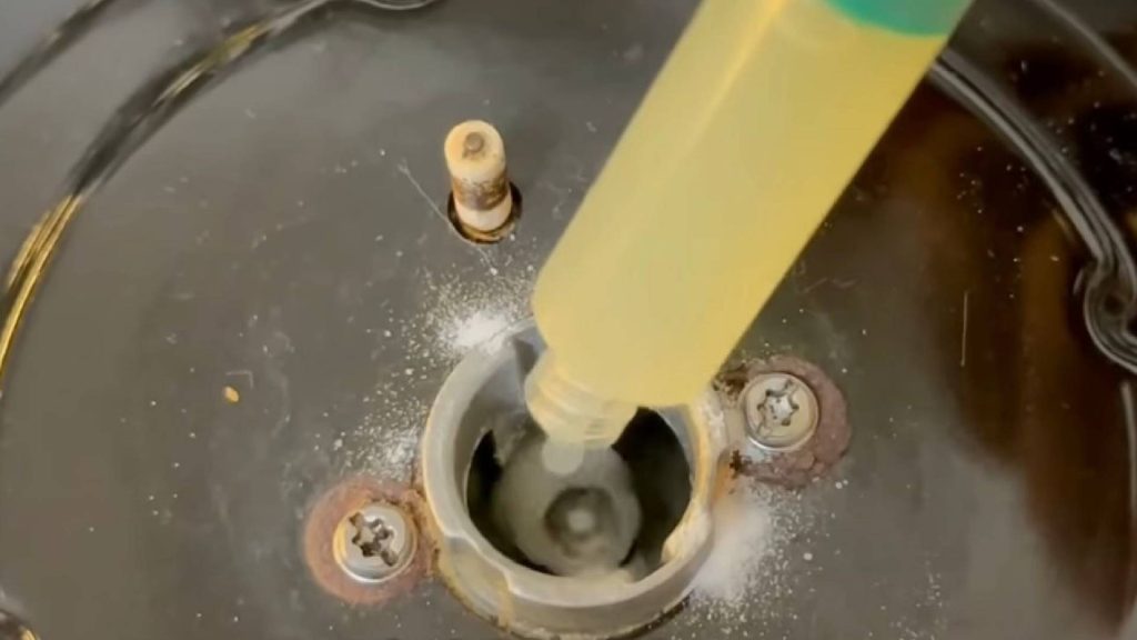 Use limão para desentupir a boca do fogão