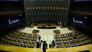 Câmara aprova Mesa Diretora propor suspensão de mandato de deputado
