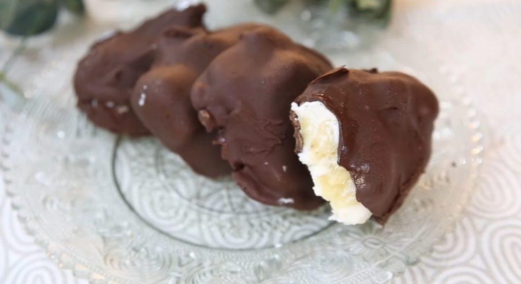 Com apenas 4 ingredientes é possível fazer essa deliciosa sobremesa que também é muito saudável