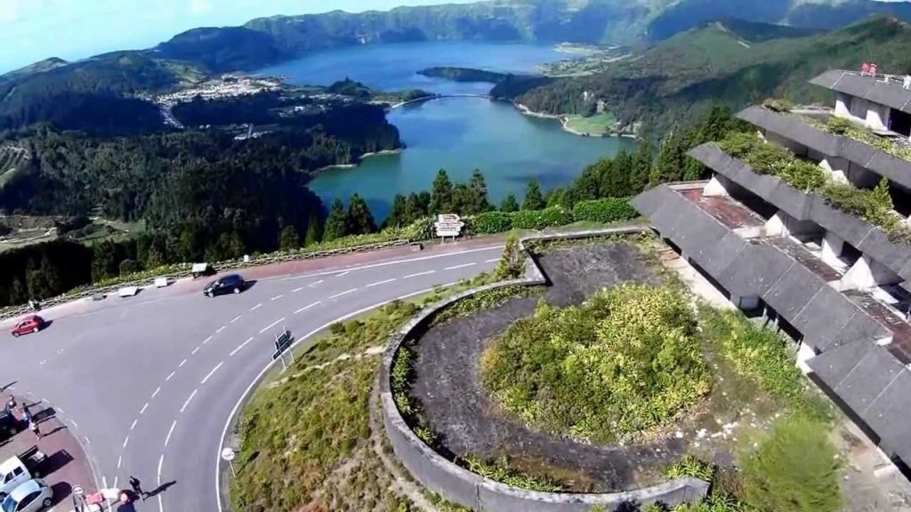 Com paisagens de tirar o fôlego, destino na Europa fala português e não exige vistos para brasileiros