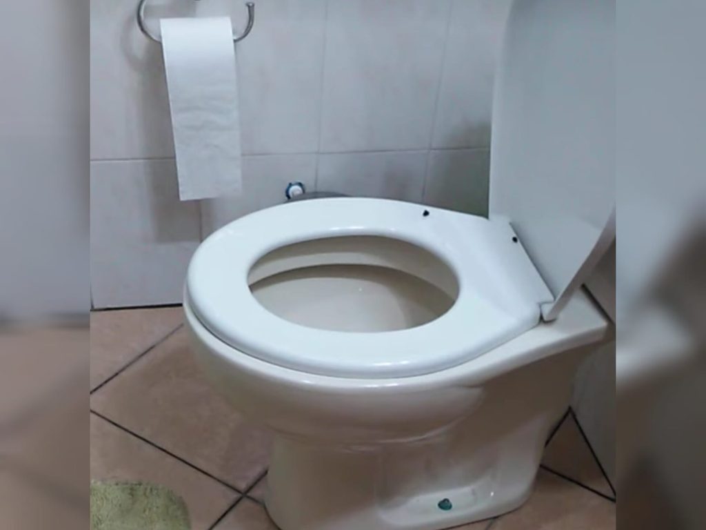 Forma fácil de desencardir e tirar o amarelo do vaso do banheiro (ainda deixa cheiroso)