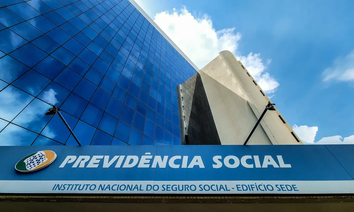 INSS orienta segurados a usarem serviços digitais durante greve aposentadoria