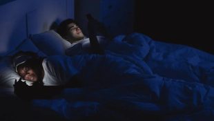 Mexer no celular pode acabar com as suas noites de sono