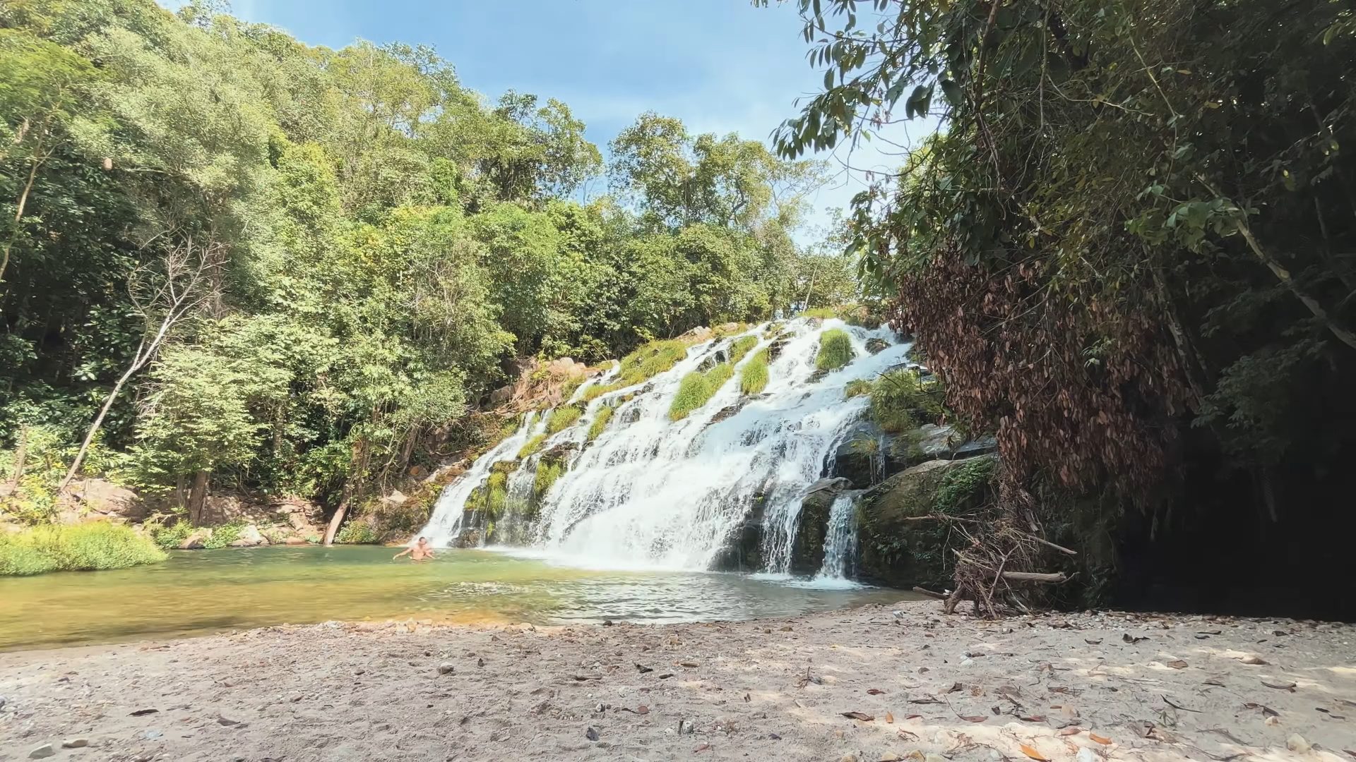 Cachoeira Vel das Noivas, em Colinas do Sul. (Foto: Captura/Youtube)