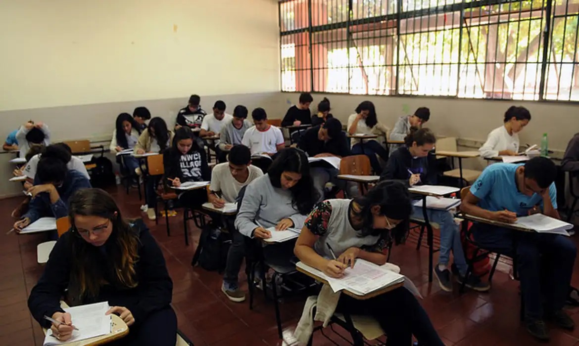 Entenda as mudanças no ensino médio que passam a valer em 2025